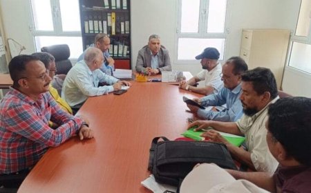 نائب محافظ عدن يترأس اجتماعا لمناقشة إشكالية الانقطاعات للمياه في عدد من احياء مديرية صيرة