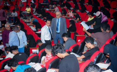 نائب رئيس جامعة عدن يتفقد سير امتحانات المفاضلة بكلية العلوم الإدارية