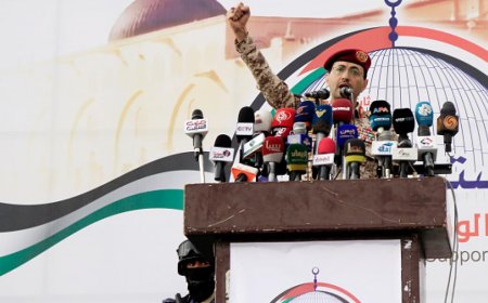 الحوثيون يعلنون تنفيذ عمليتين عسكريتين في تل أبيب وعسقلان واستهداف 3 مدمرات أميركية