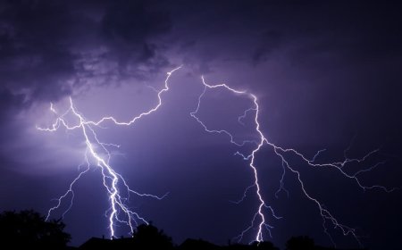 وفاة وإصابة 22 شخص بصواعق رعدية في أربع محافظات