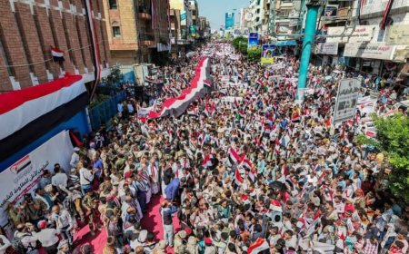 تعز: مسيرة مليونية حاشدة تؤكد على خيار المقاومة لاستعادة الدولة