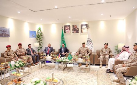 رئيس مجلس الوزراء يزور مقر قيادة القوات المشتركة لتحالف دعم الشرعية