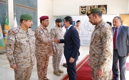 رئيس مجلس الوزراء يزور مقر قيادة القوات المشتركة لتحالف دعم الشرعية