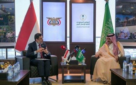 رئيس الوزراء يزور البرنامج السعودي لتنمية وإعمار اليمن لتعزيز التعاون التنموي