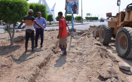 الزهري يتفقد العمل برصف الجزيرة الوسطية للشارع الرئيسي في العريش بخورمكسر