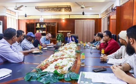 الوزير السقطري يبحث مع البرنامج الانمائي مشروع إعادة تأهيل ميناء الإصطياد بعدن