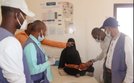 مدير الصحة في بروم ميفع يتفقد مركز معالجة الإسهالات المائية "الكوليرا وعدد من المرافق الصحية بميفع