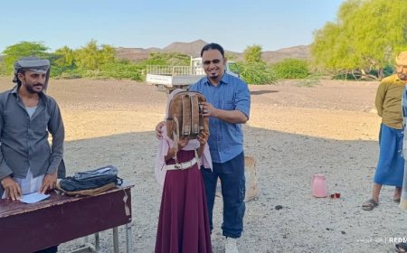 توزيع حقائب مدرسية في مدارس لودر الريفية