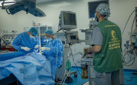 مركز الملك سلمان يجري 63 عملية في جراحات التجميل والتشوهات والحروق بعدن