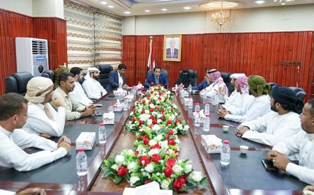 محافظ المهرة يلتقي وفد جمعية النجاة الكويتية ويشيد بالدعم الكويتي في مختلف المجالات