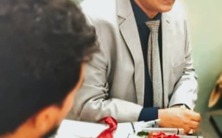 برئاسة عميد الكلية،، قسم اللغة الإنجليزية وآدابها يعقد اجتماعه الشهري ويحتفي بمخرجات الماجستير
