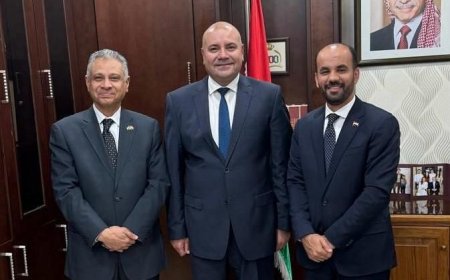 السفير فقيرة يبحث مع وزير الشؤون السياسية والبرلمانية الاردني تعزيز العلاقات البرلمانية