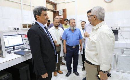 الأمين العام المساعد للأمانة العامة لمجلس الوزراء يطلع على سير العمل بهيئة الأدوية