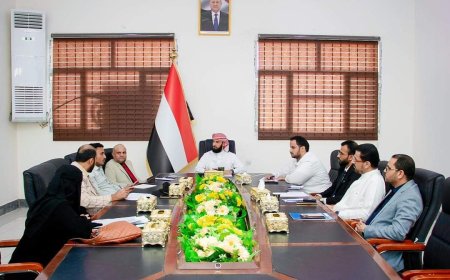 خلال ترؤسه الاجتماع الأول للجنة الوزارية..     الدكتور مختار الرباش: دليل الحوكمة الجديد يهدف إلى تطوير أداء قطاع الحج والعمرة بما يتوافق مع رؤية المملكة 2030م لتطوير خدمات الحج والعمرة