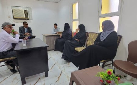 مجلس كلية اللغات والترجمة بجامعة عدن يعقد اجتماعه الدوري