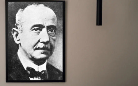 في ذكرى رحيله.. هذه خفايا "أزمة" أمير الشعراء مع أم كلثوم