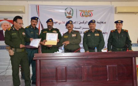 وزارة الداخلية تكرم  30 ضابطاً بمناسبة العيد الـ61 لثورة 14 أكتوبر