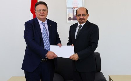 وزير الخارجية يتسلم نسخة من أوراق اعتماد السفير الروماني