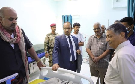 محافظ حضرموت يطمئن على الوضع الصحي لمدير الثقافة الأسبق الأستاذ صالح باعامر ونائب الرئيس الأسبق لهيئة المساحة الجيولوجية الأستاذ علي بن شملان