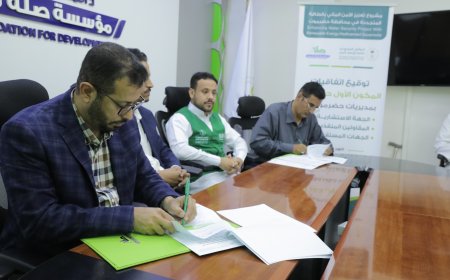 بحضور الوكيل الجيلاني وبمساهمة ثنائية من البرنامج السعودي للاعمار ومؤسسة صلة .. توقيع اتفاقيات حفر 13 بئر في محافظة حضرموت
