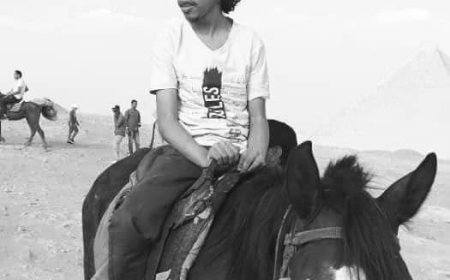 مدير عام خورمكسر يعزي العميد خالد الوحيشي بوفاة نجله 