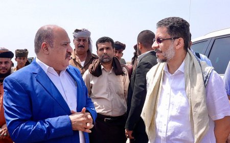 بن مبارك يطلع على موقع مشروع توليد الطاقة الكهربائية بالرياح في منطقة قعوة الساحلية