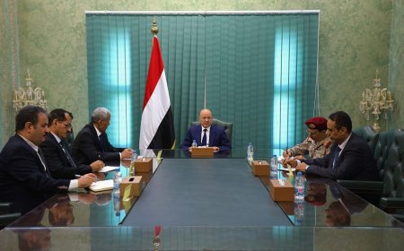 رئيس مجلس القيادة يجتمع باللجنة الامنية والعسكرية