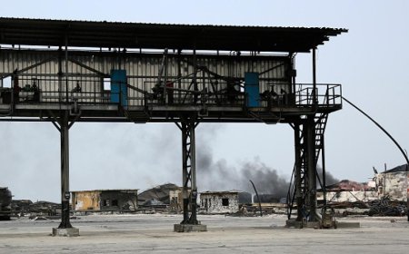 غارتان أميركية بريطانية على مطار الحديدة