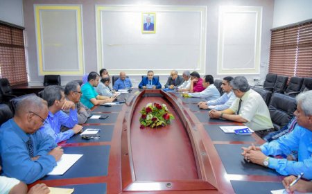 رئيس جامعة عدن يطلع على التقرير العام للجنة التصنيف 