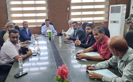 عضو مجلس القيادة الرئاسي المحرمي يكلف فريقاً للنزول إلى الجمارك لمناقشة التحديات وتعزيز التنسيق الأمني