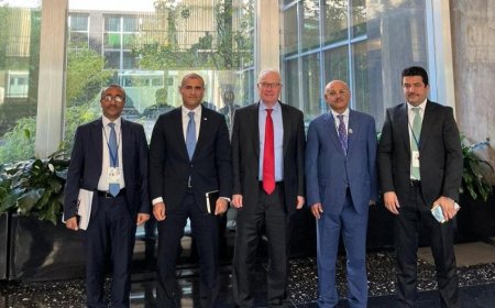 محافظ البنك المركزي "المعبقي" يلتقي المبعوث الأمريكي الى اليمن