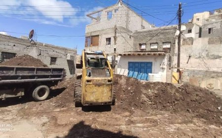 عدن.. حملة لرفع الأتربة والمخلفات بحي القطيع والعيدروس بمديرية صيرة