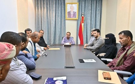 الإرياني يلتقي عدد من الإعلاميين بالمهرة ويحثهم على دعم جهود السلطة المحلية