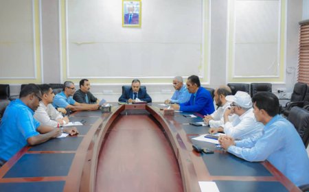 رئيس جامعة عدن يناقش مع عميدي كليتي التربية واللغات استعداداتهما للعام الجامعي الجديد