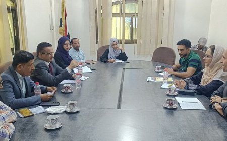 لقاء بعدن يبحث تعزيز التعاون لإيجاد الحلول الدائمة لملف النزوح