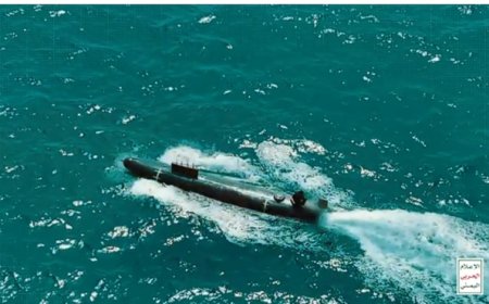 الحوثيون يستعرضون قوتهم في البحر الأحمر بغواصة "القارعة" المسيّرة