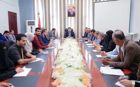 رئيس الوزراء يزور وزارة العدل ويرأس اجتماعاً لقيادات الوزارة