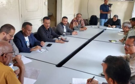 أحزاب تعز: تدهور العملة يهدّد حياة المواطن ويتطلب تحركًا عاجلًا