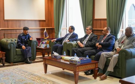 وزير الداخلية يطلع على التجربة القطرية في إدارة الجوازات