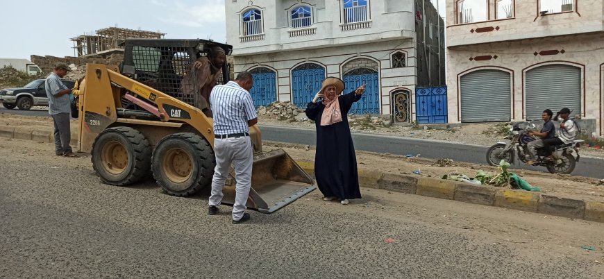 صندوق النظافة بتعز يدشن أعمال تحسين شارع الاربعين 