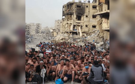 صورة تثير الجدل لفلسطينين شبه عراة .. ما القصة ؟