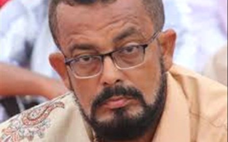 صحافي حضرمي: العملة الأجنبية فعلت فعلتها بالسياسيين والمناضلين