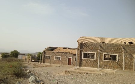 اهالي حبيل حنش بلحج يناشدون : مدرسة الصديق المتهالكة تنتظر الإنصاف قبل الانهيار الكامل