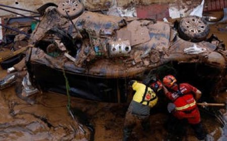 علقت لـ3 أيام بالسيارة بنفق غمرته المياه.. وجنبها جثة قريبتها