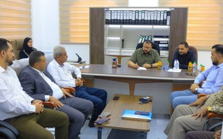 الوزير الحريزي يناقش تعزيز دور المؤسسة العامة للطرق والجسور بعدن