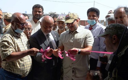 طارق صالح يفتتح مركز الغسيل الكلوي في الخوخة