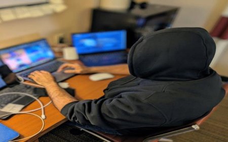 فيسبوك يحذف 101 حساب تابع للحوثيين متورط في تجارة الأسلحة.. إليكم التفاصيل