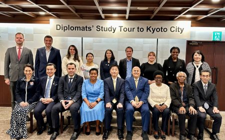 سفير اليمن لدى اليابان يبحث مع مسؤولي محافظة كيوتو مجالات التعاون المشتركة 