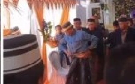 فيديو صادم.. وفاة شخص طعن نفسه بخنجر أثناء استعراض أمام عروسين