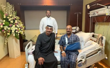رئيس الإمارات بن زايد يزور طارق صالح في المستشفى